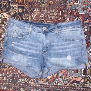 “SO Lowrise Shortie”